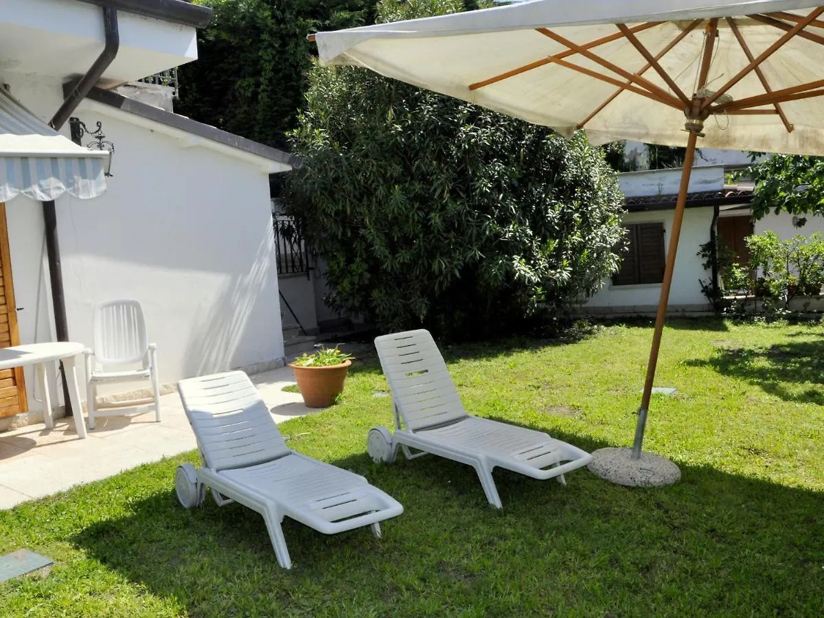 Holiday Home With Private Garden, About 1 Km From The Lake Lazise